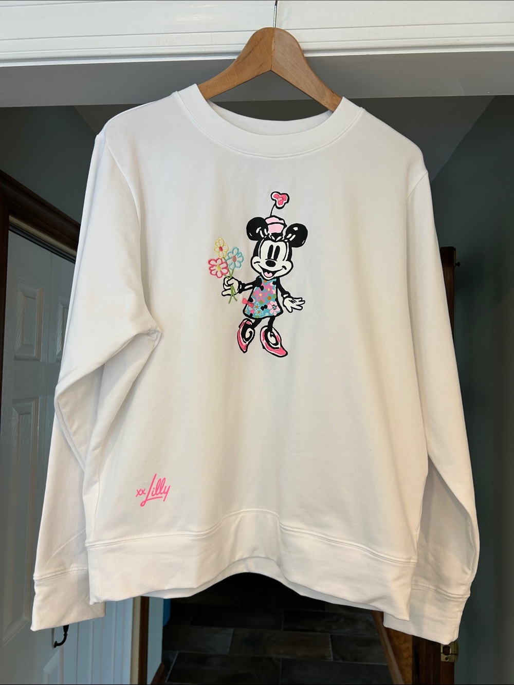 NWT Disney Minnie Mouse White Popover Pullover Sz M